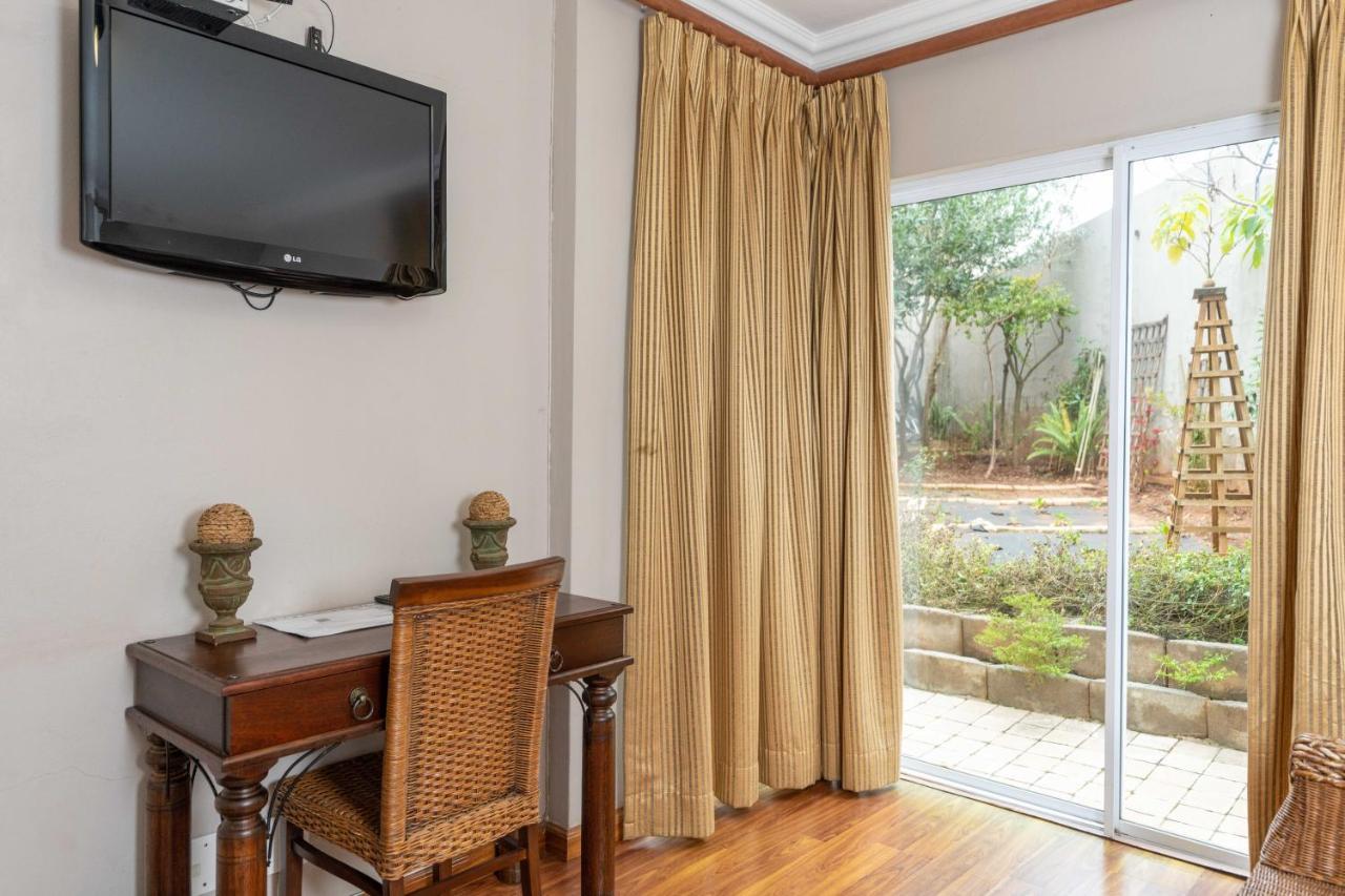 Fatmols Guest Lodge Johannesburg Dış mekan fotoğraf