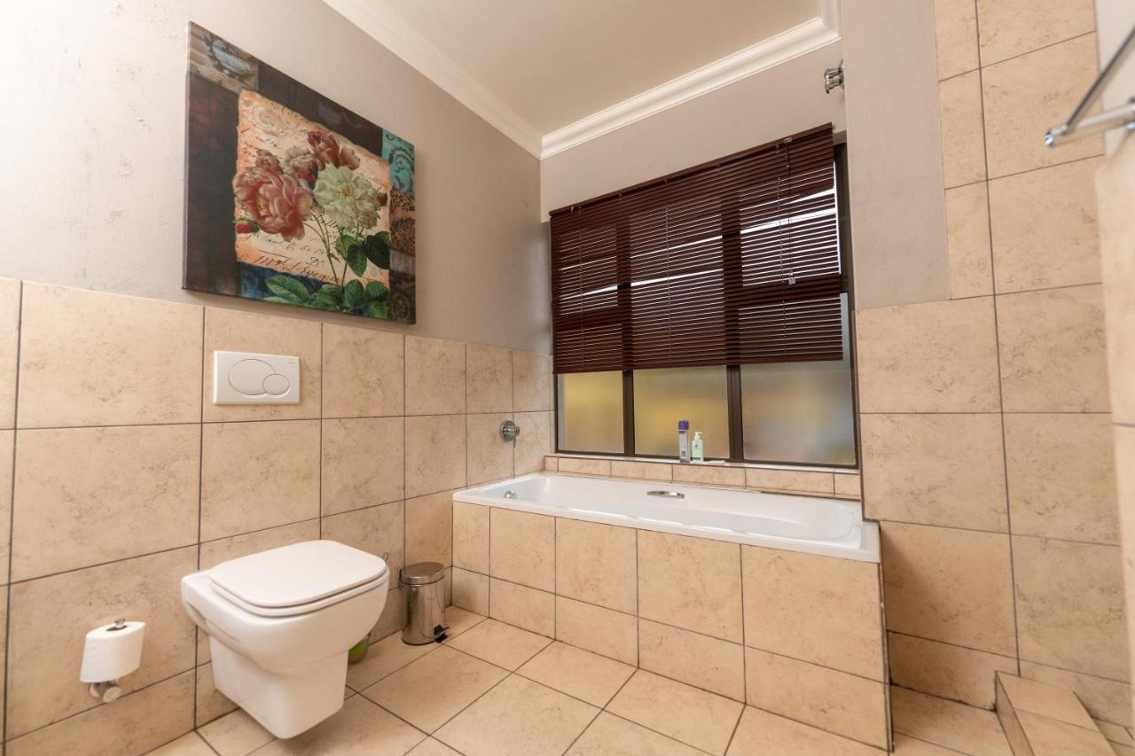 Fatmols Guest Lodge Johannesburg Dış mekan fotoğraf