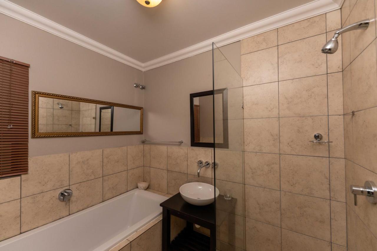 Fatmols Guest Lodge Johannesburg Dış mekan fotoğraf